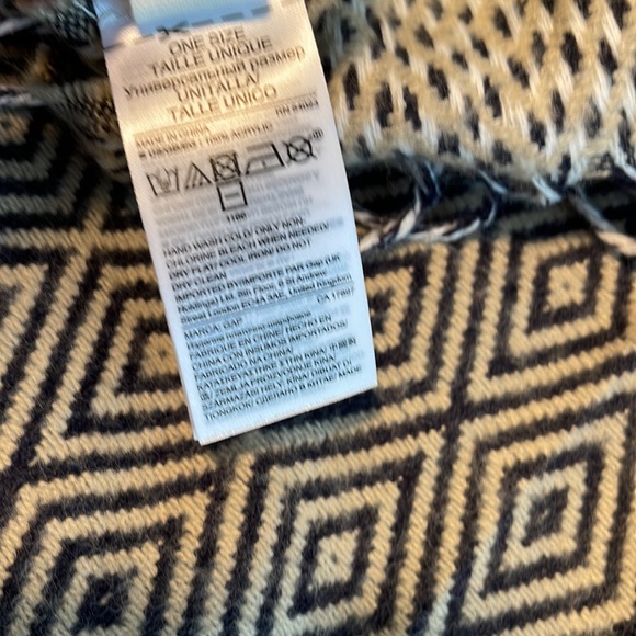 EUC Gap scarf - Picture 5 of 5